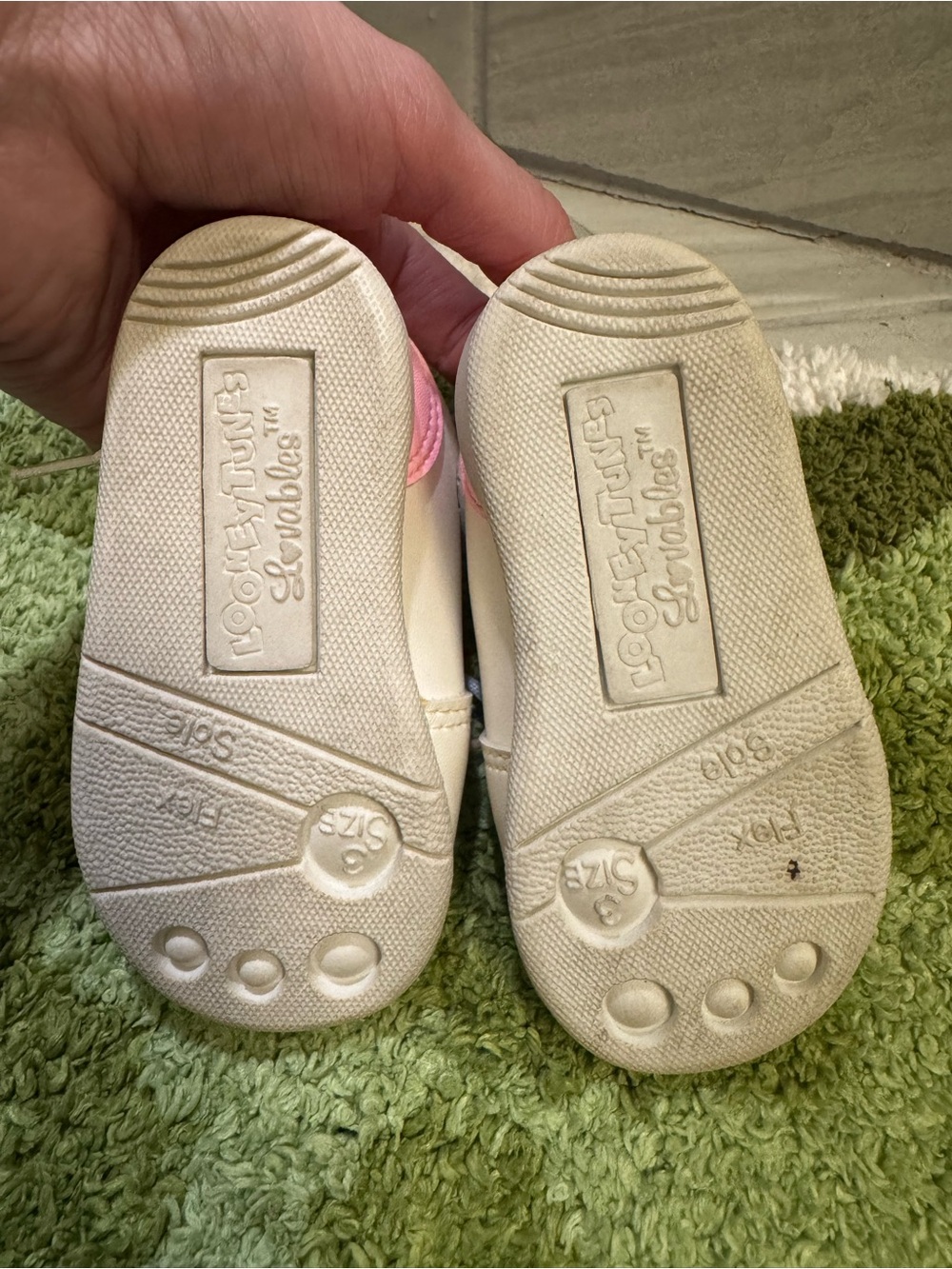 Vintage (1995) Looney Tunes Lovables Tweety Bird Sneakers - Picture 5 of 5